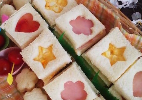 型抜きで 簡単 かわいい 桜デコサンドイッチ ができた クックパッドニュース 型抜きで 簡単 かわいい 桜デコサンドイッチ ができた クックパッドニュース
