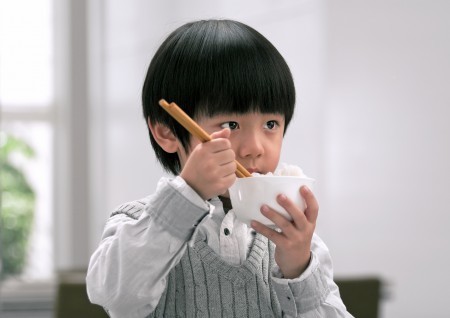 遊びの延長でスタート!うまくいく“お箸トレーニング法”