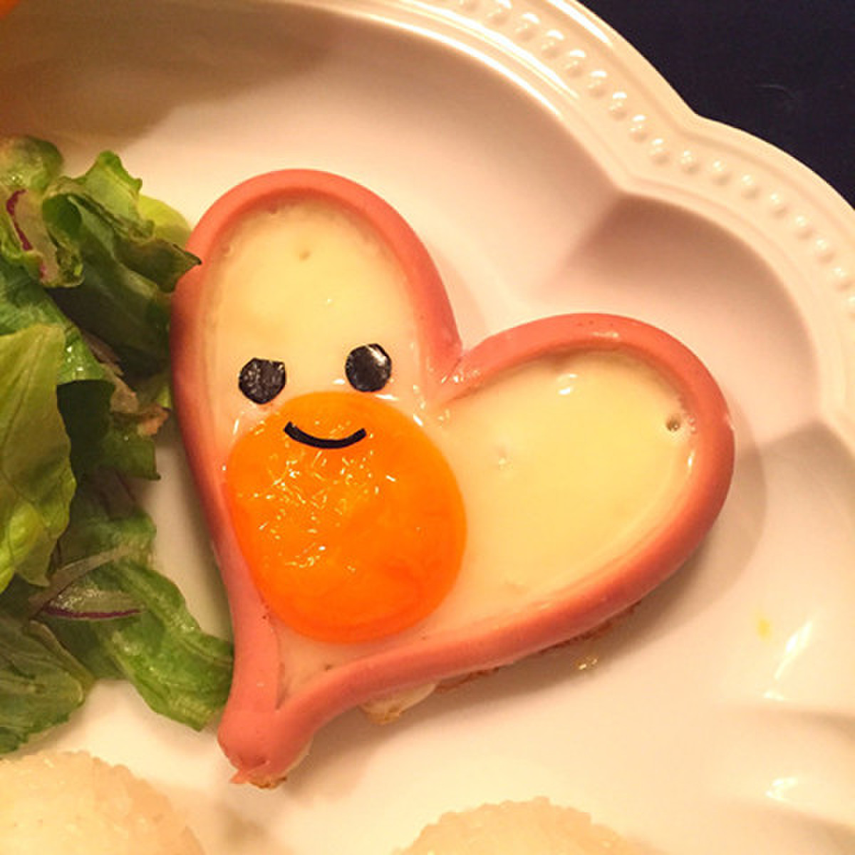 型いらず】魚肉ソーセージで「ハートの目玉焼き」ができた