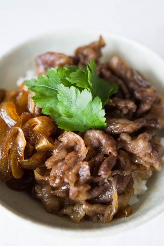 簡単なのに、とびきりのおいしさ!【きほんの牛丼】