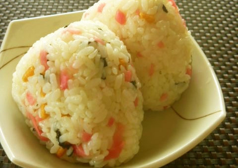 お茶漬けの素は おにぎり に混ぜても美味だった クックパッドニュース お茶漬けの素は おにぎり に混ぜても美味だった クックパッドニュース