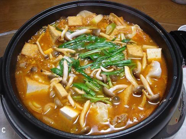 家にある調味料で作れる 体ポカポカ ピリ辛鍋 レシピ3選 クックパッドニュース 家にある調味料で作れる 体ポカポカ ピリ辛鍋 レシピ3選 クックパッドニュース