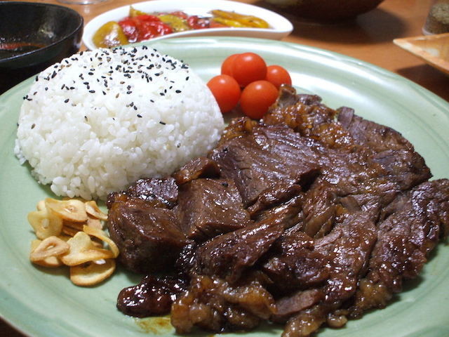 クックパッドニュース 漬けて焼くだけで超旨い 牛肉の味噌漬けステーキ に白飯が止まらない 毎日新聞