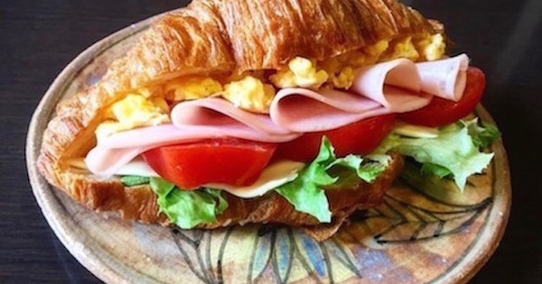 見た目もおしゃれ 朝食にサクサク クロワッサンサンド 5選はいかが クックパッドニュース