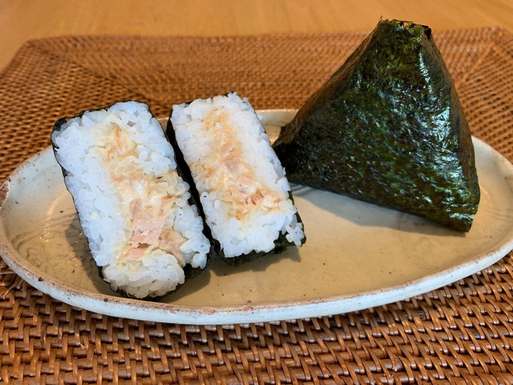味付けにひとワザ！コンビニ風の「ツナマヨおにぎり」 | クックパッド