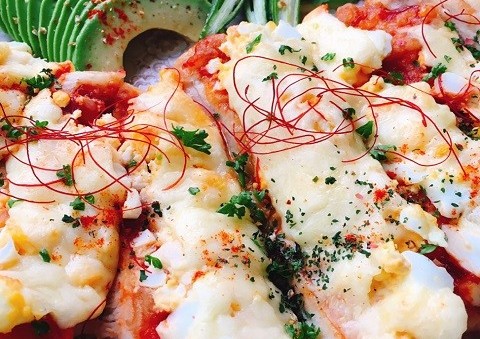 ボリューム満点メイン 鶏むねピザ が生地いらずでラクうま クックパッドニュース