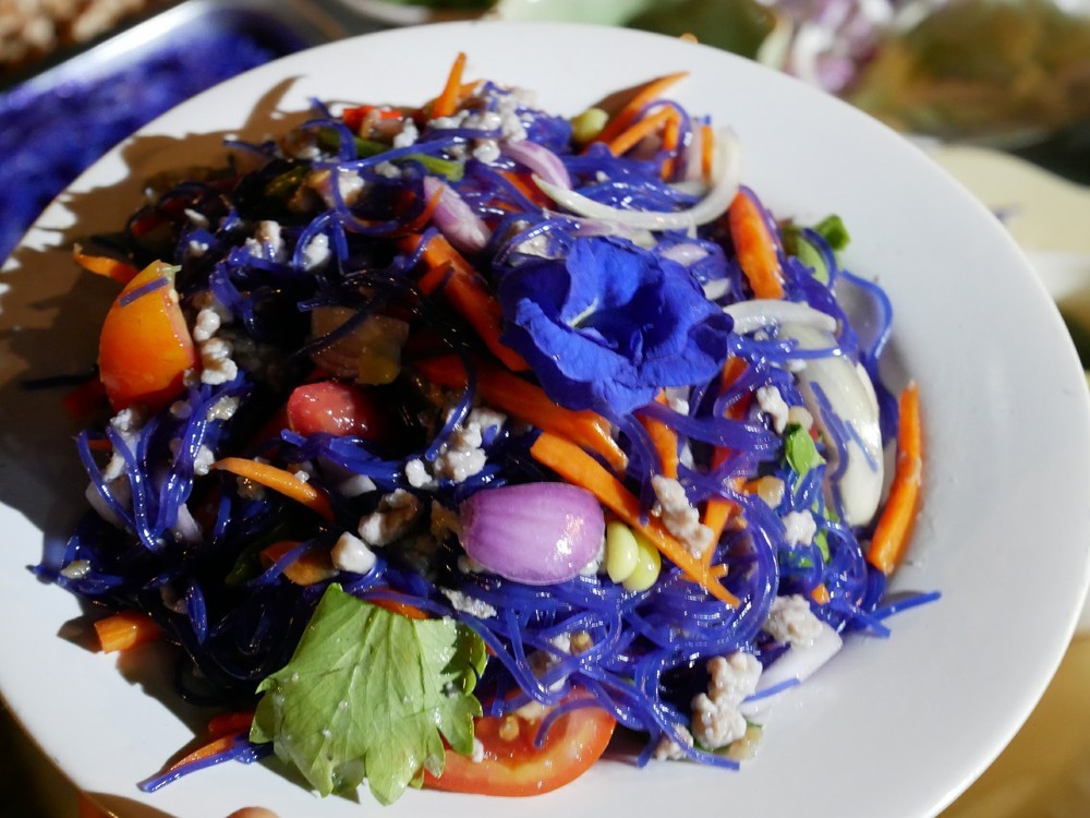 クックパッドニュース 暑い季節を涼しく タイの 青色料理 の知恵を紹介 世界の台所探検 毎日新聞