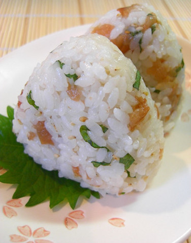 クックパッドニュース 暑い夏の朝にぴったり 大葉おにぎり がさっぱりして食べやすい 毎日新聞