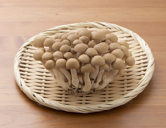 クックパッドニュース 使う分だけ切れて保存もしやすい しめじの石づき はこう切れば無駄がでなかった 毎日新聞