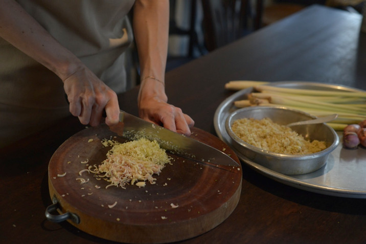 料理が嫌になったら、あてもなく「みじん切り」をしたらいい【今日、キッチンで何を考えていますか?Vol.1】
