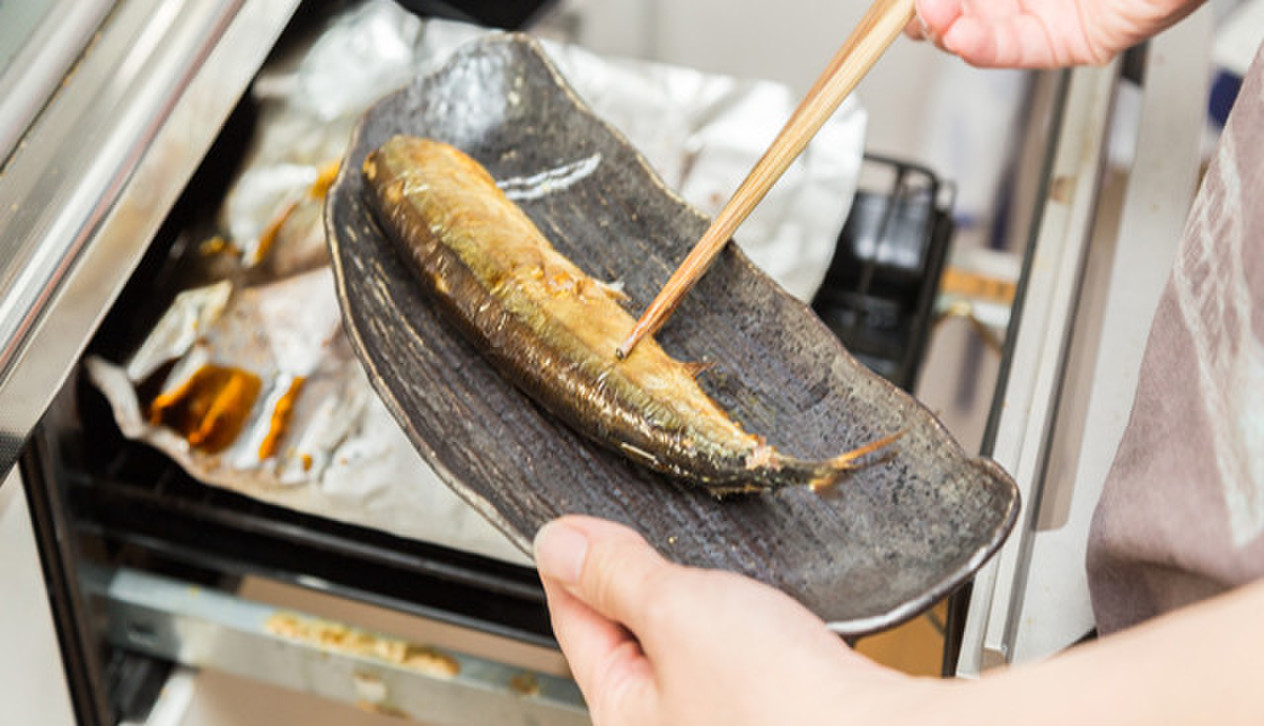 裏ワザ】面倒な「魚焼きグリルの洗い物」が格段にラクになるアルミ