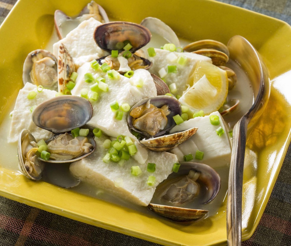 調味料はシンプルに。素材から出る出汁の味わいが楽しめる 「あさりバターの湯豆腐」【小鍋生活のススメ Vol.5】