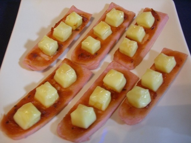 クックパッドニュース 速攻で簡単おつまみ 魚肉ソーセージ で作るミニミニピザ 毎日新聞