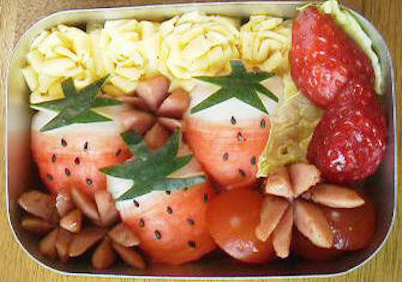 主食なの?フルーツなの?「いちごおにぎり」がカワイすぎる!