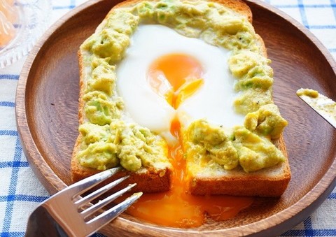 食べごたえ満点 アボカド 卵 の朝ごはんバリエ4選 クックパッドニュース