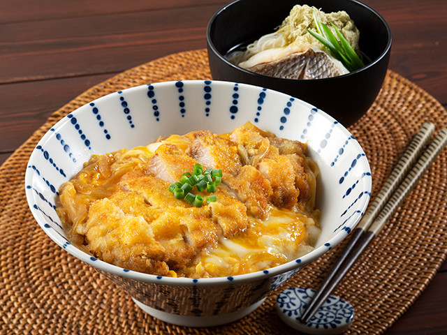 揚げ焼きで簡単!漫才コンビ・和牛が作る「半熟卵のカツ丼」【和牛キッチン 神回ちょい見せします Vol.3】