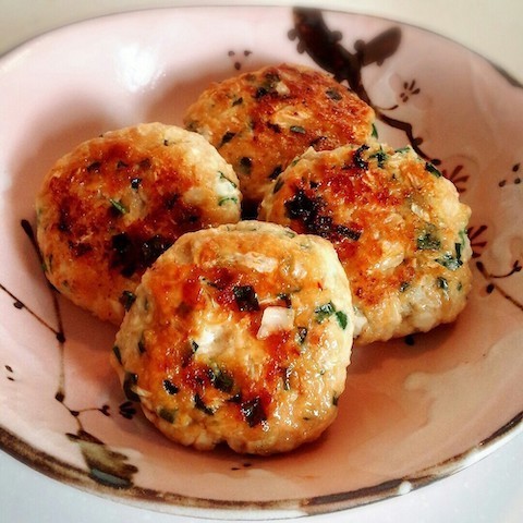 クックパッドニュース しっかり味つけでごはんパクパク 鶏の餃子バーグ の簡単献立 毎日新聞