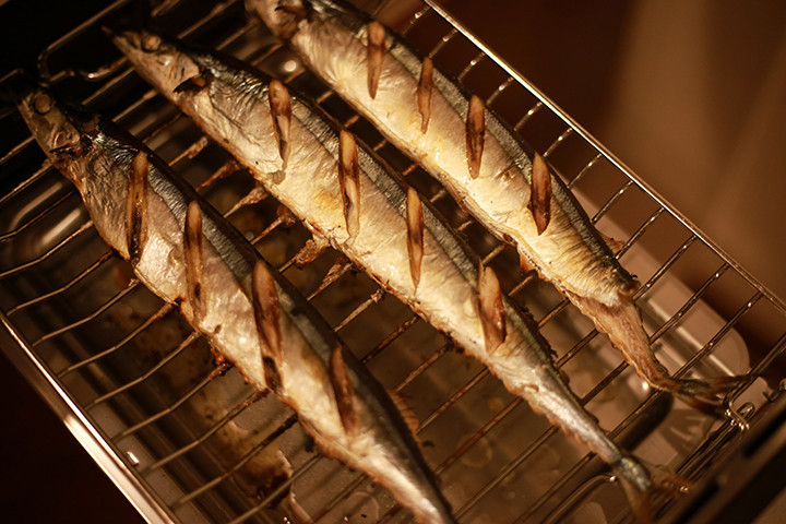 クックパッドニュース 裏ワザ アレを使えば 焼き魚 が 金網 にくっつかない 毎日新聞
