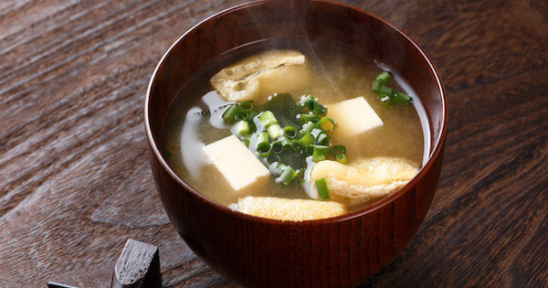 すべては大豆でできている 子どもが驚く お豆腐のお味噌汁 おりょうりえほんvol 15 クックパッドニュース すべては大豆でできている 子どもが驚く お豆腐のお味噌汁 おりょうりえほんvol 15 クックパッドニュース