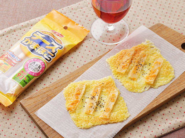 レンジで2分半!「チーズかまぼこ」に羽をつけてパリパリにしたら、おいしすぎた!【5分以内で完成!簡単爆速おつまみ Vol.1】