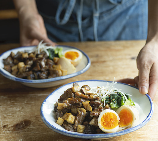 【ヘトヘトさんの味方】15分で完成!料理家ユニット・ぐっち夫婦に聞く「下味冷凍レシピ」活用術