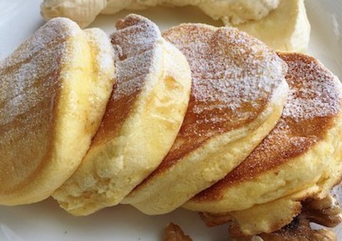 優しい食感に癒やされる ふわっふわ スフレパンケーキ クックパッドニュース 優しい食感に癒やされる ふわっふわ スフレパンケーキ クックパッドニュース