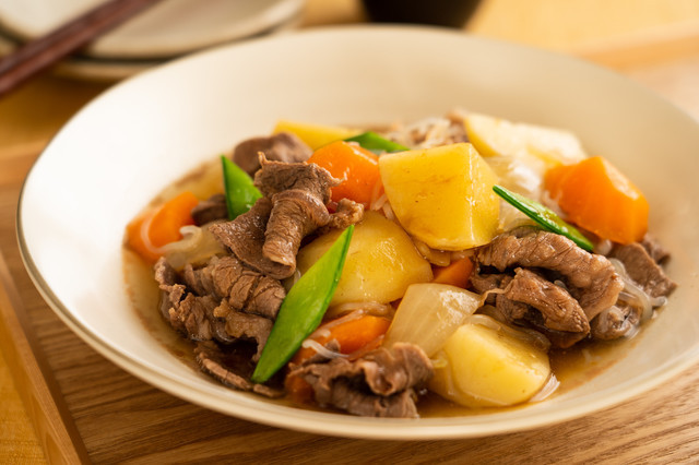 調理前が大事!? 子どもが喜んで食べてくれる「肉じゃが」の作り方【おりょうりえほんvol.20】