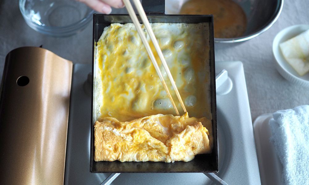 よくあるお悩みを解決!「厚焼き玉子」をスルッときれいに巻くコツ