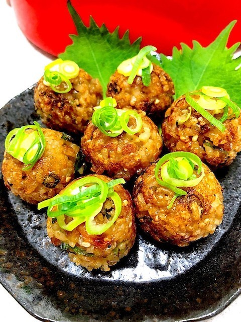 クックパッドニュース Twitterで話題 たこ焼き器で作る ミニ焼きおにぎり で縁日のような楽しい食卓 毎日新聞