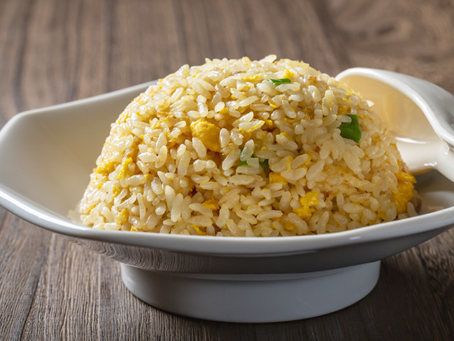 クックパッドニュース アツアツ ハフハフこそ至高 注目の料理漫画 チンするナイショご飯 の冷凍チャーハン 毎日新聞