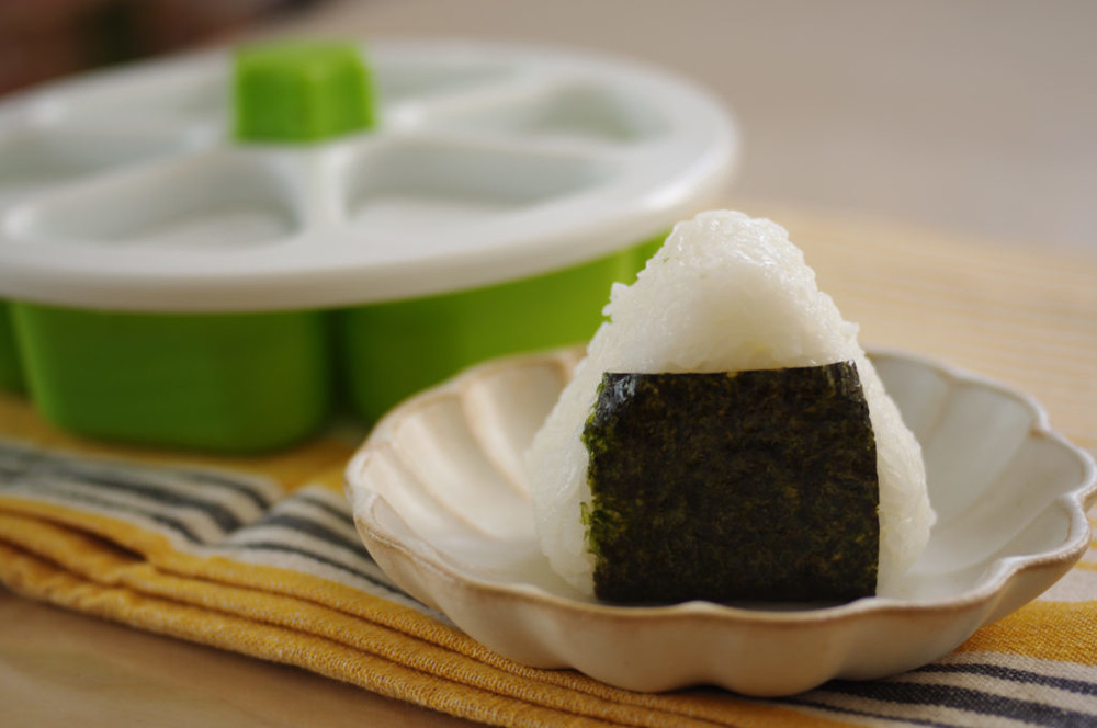 クックパッドニュース お弁当作りの救世主 きれいな 三角おにぎり を一気に6個作れる便利グッズ 毎日新聞 クックパッドニュース お弁当作りの救世主 きれいな 三角おにぎり を一気に6個作れる便利グッズ 毎日新聞