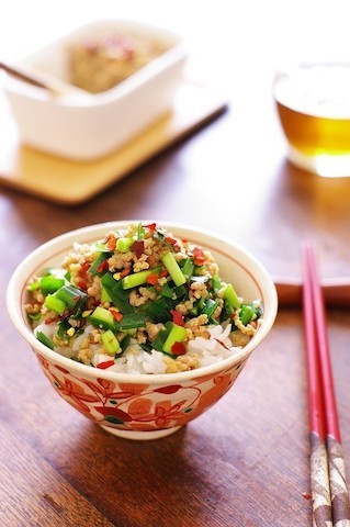 クックパッドニュース さっぱり ピリ辛で食欲アップ ランチにぴったりおひとり様 夏の丼レシピ 毎日新聞