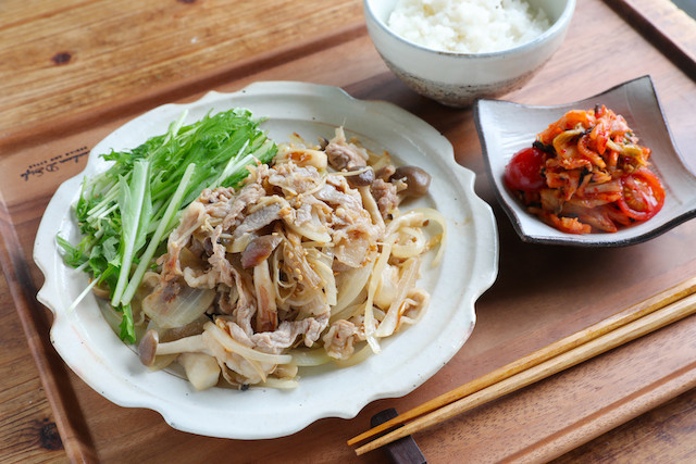 クックパッドニュース ぐっち夫婦が作る 秋に食べたい たっぷりきのこと豚肉のポン酢生姜焼き 毎日新聞