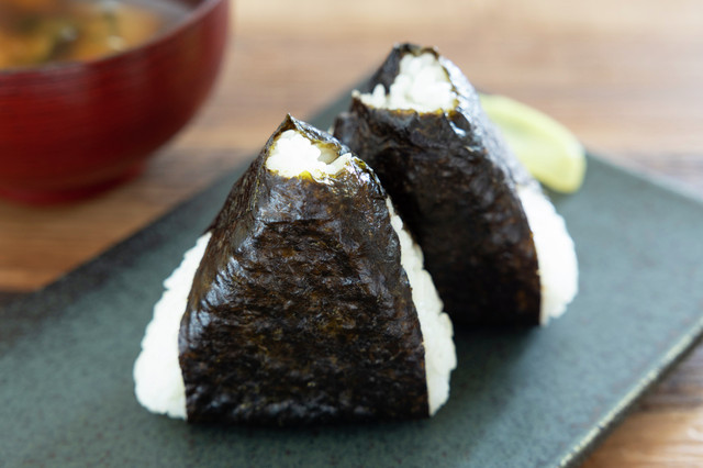 クックパッドニュース 炊飯時に を加えるのがポイント 誰からもほめられる おにぎり の作り方 毎日新聞 クックパッドニュース 炊飯時に を加えるのがポイント 誰からもほめられる おにぎり の作り方 毎日新聞