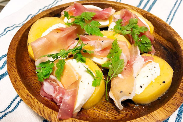 クックパッドニュース デパ地下っぽいおしゃれなおつまみを簡単に ワインにぴったり 柿と生ハムレシピ 毎日新聞