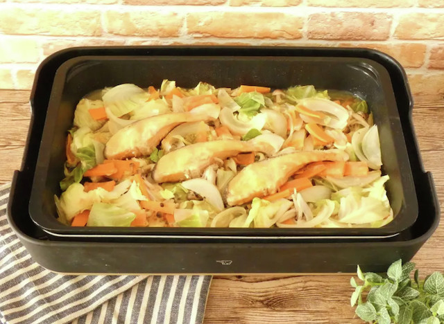 クックパッドニュース 最後の一口までアツアツ ホットプレートで 鮭のちゃんちゃん焼き 毎日新聞