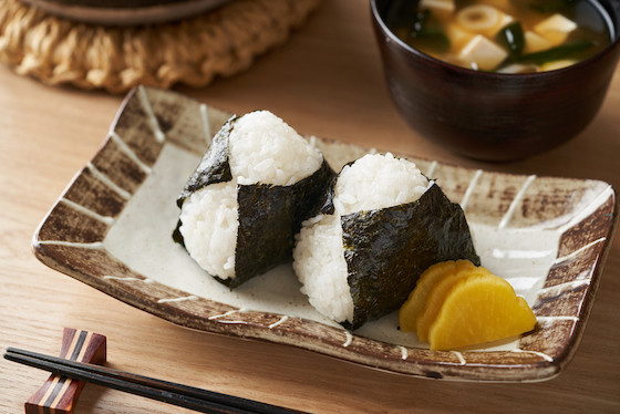 クックパッドニュース ひとくち目から具にあたる おにぎり の作り方 毎日新聞