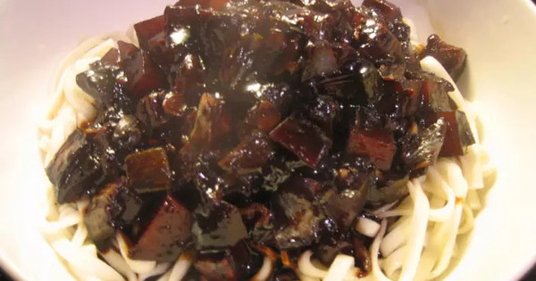 韓国ドラマでよく見るあの黒い麺が気になる 韓国のジャージャー麺 チャジャンミョン って知ってる クックパッドニュース