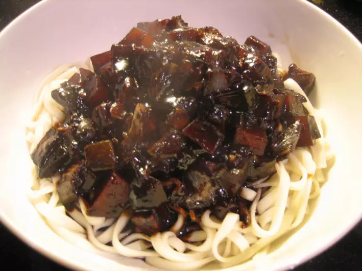 クックパッドニュース 韓国ドラマでよく見るあの黒い麺が気になる 韓国のジャージャー麺 チャジャンミョン って知ってる 毎日新聞