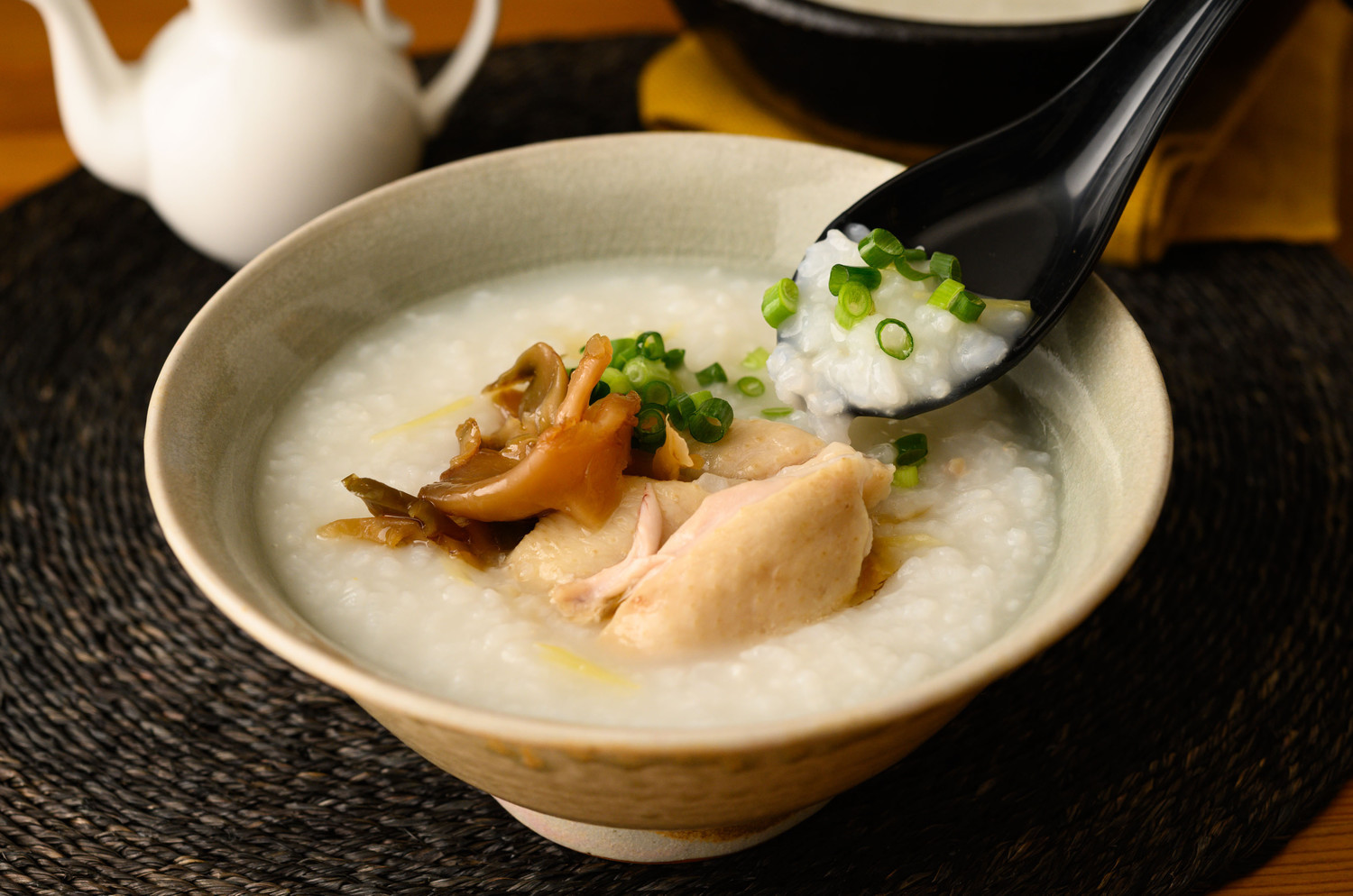 お粥ページ お粥DELI 牛肉と筍の濃厚コムタン風粥 | 幸南食糧株式会社｜おくさま印