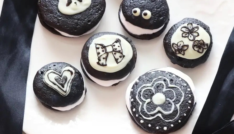 レッドベルベットペパーミントウーピーパイのレシピ