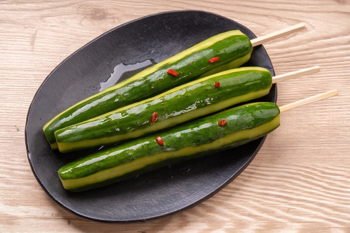 味しみしみ◎ポリッと豪快「きゅうりの1本漬け」 | クックパッドニュース