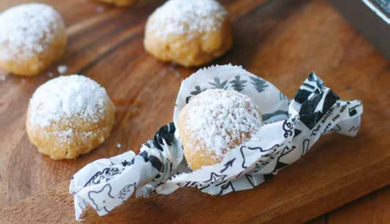 レンジ1分半で完成！ほろほろスノーボールクッキー | クックパッドニュース