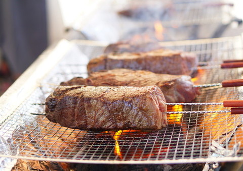 Bbqで喜ばれる 焼くだけ絶品 漬け込み肉 レシピ クックパッドニュース