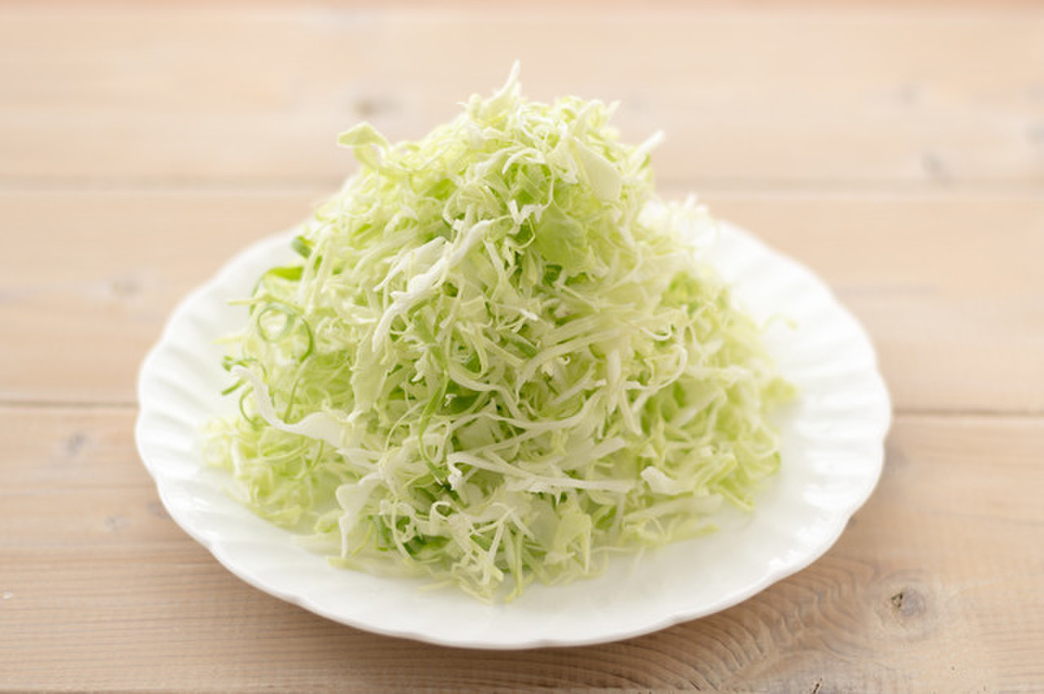 クックパッドニュース：味や食感が良くなる！「キャベツの千切り」のワザ | 毎日新聞