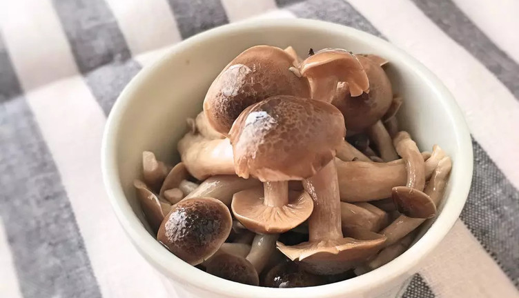 レンジで完成！あっという間にできる「しめじだけ副菜」4選