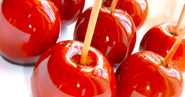 簡単に作れる「りんご飴」で夏祭り気分を味わおう♪ | クックパッド