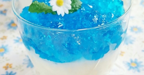 かき氷シロップ ブルーハワイ で色鮮やかなスイーツがで きたっ クックパッドニュース
