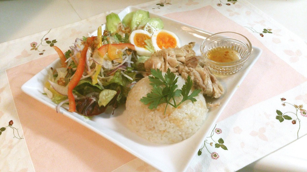 【超簡単&超美味!】炊飯器で作る「鶏まるごとご飯」に大注目☆
