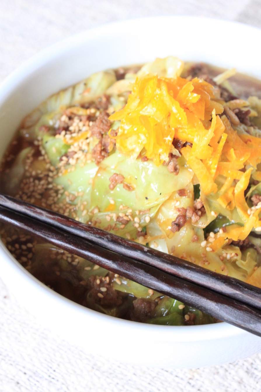 広東風拉麺にキャベツと挽肉の柚子醤油炒めの画像